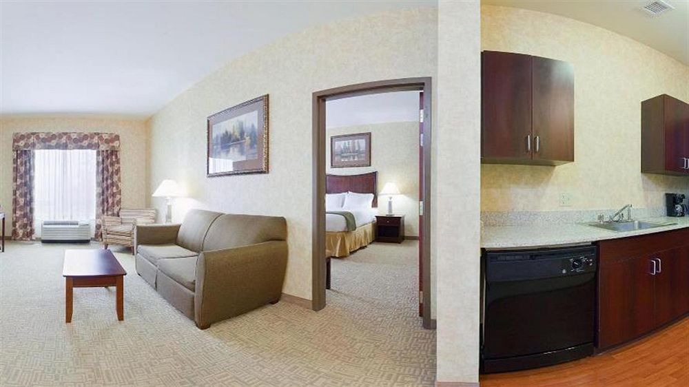 Express & Airport/allentown Area By Ihg Hotel 2*