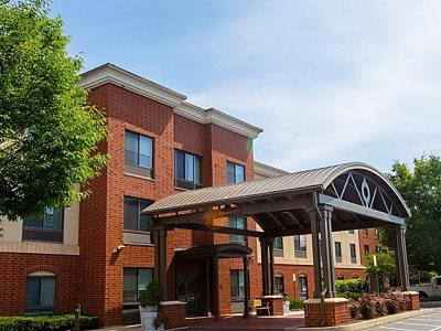 Express & Airport/allentown Area By Ihg Hotel 2*