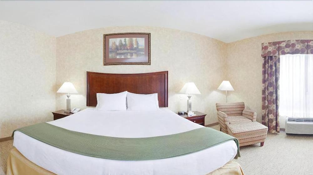 Express & Airport/allentown Area By Ihg Hotel 2*