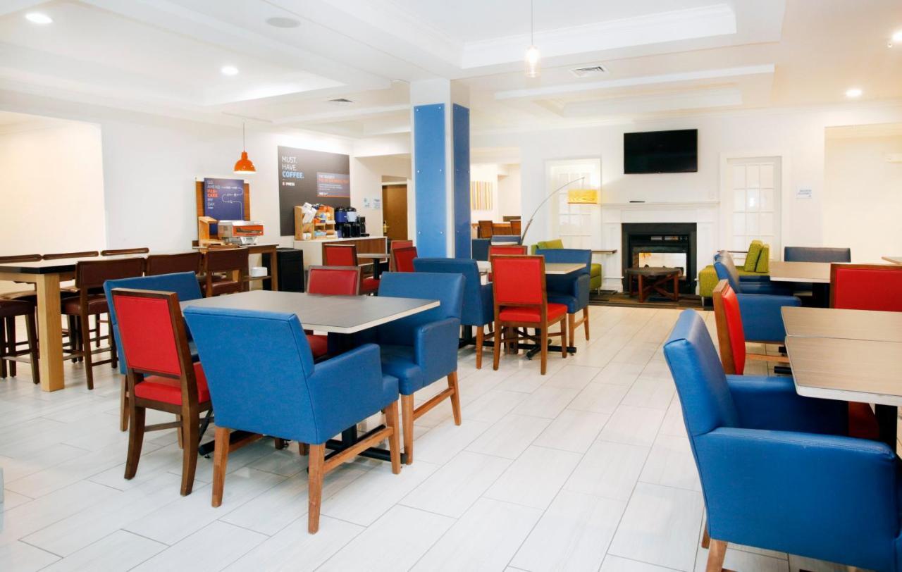 Express & Airport/allentown Area By Ihg 2*