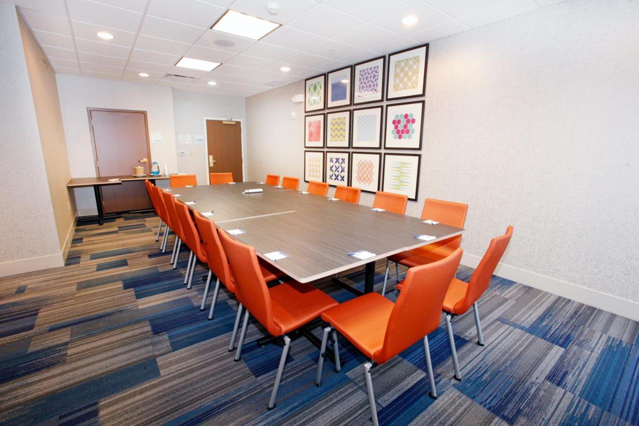 Hotel Express & Airport/allentown Area By Ihg 2*