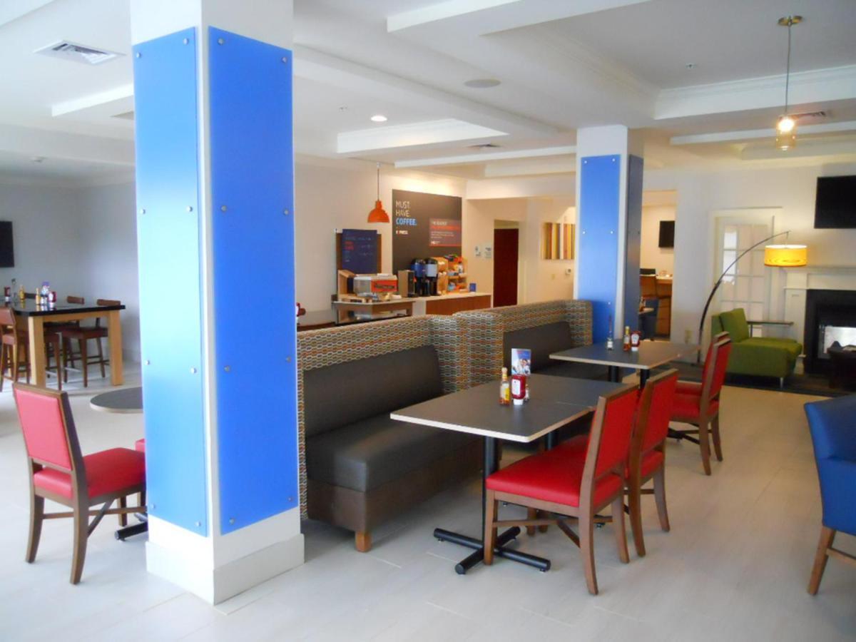 Express & Airport/allentown Area By Ihg Hotel
