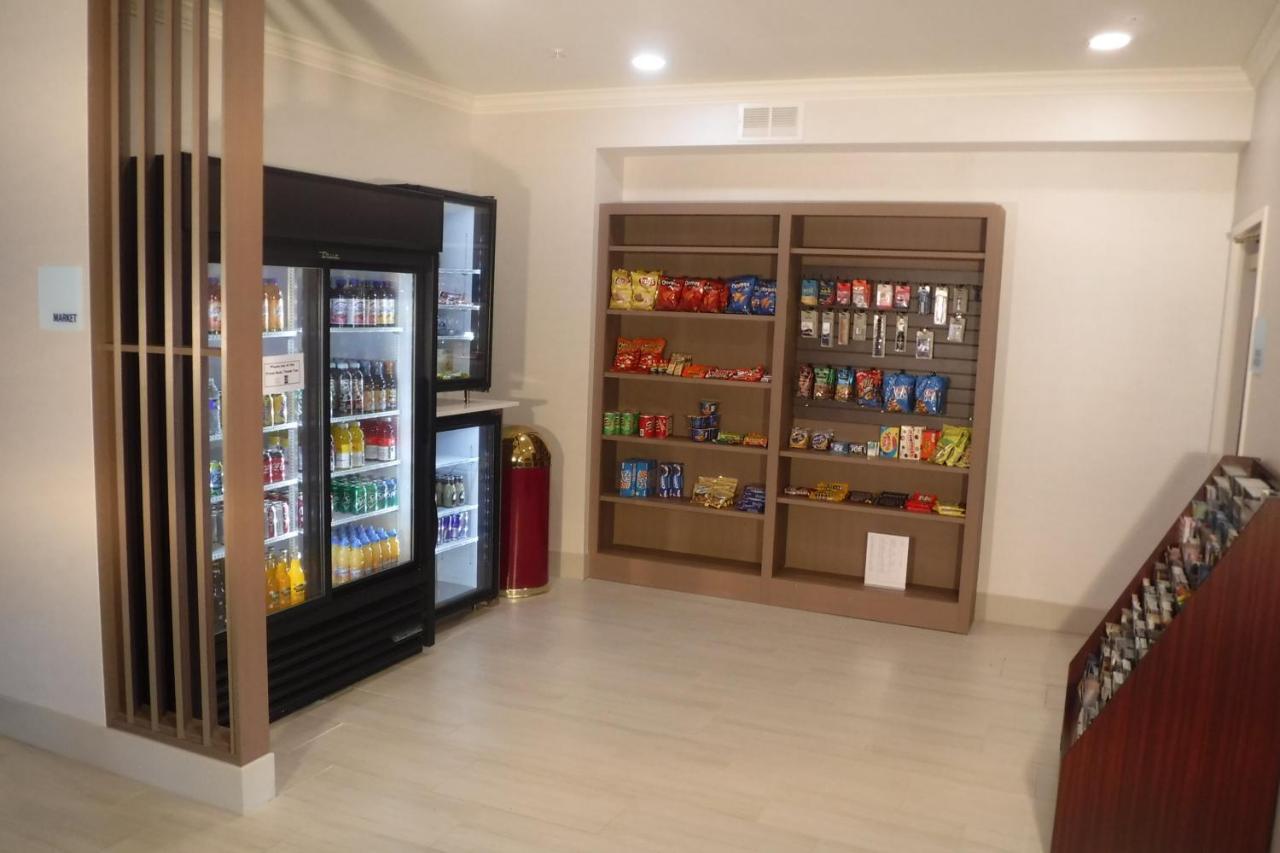 Express & Airport/allentown Area By Ihg Hotel 2*