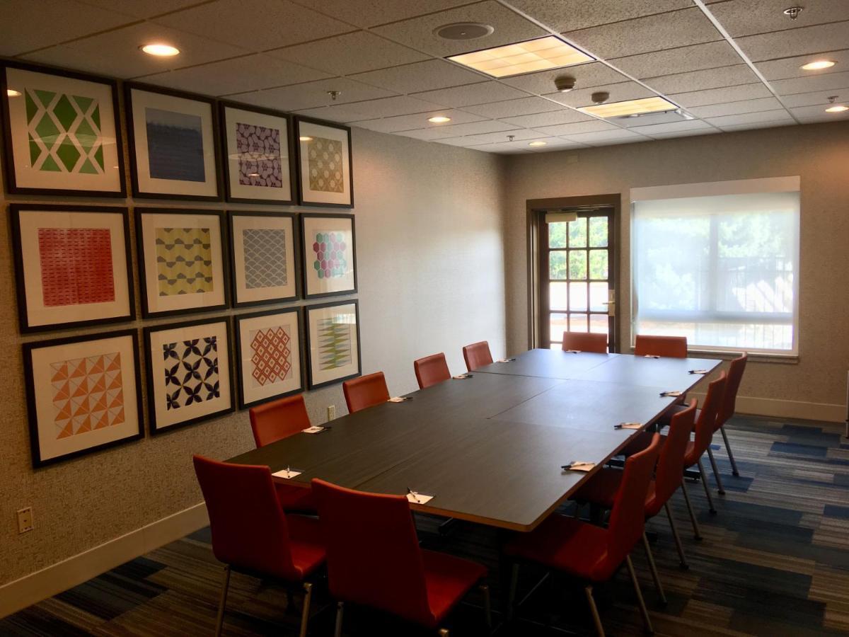 Hotel Express & Airport/allentown Area By Ihg 2*